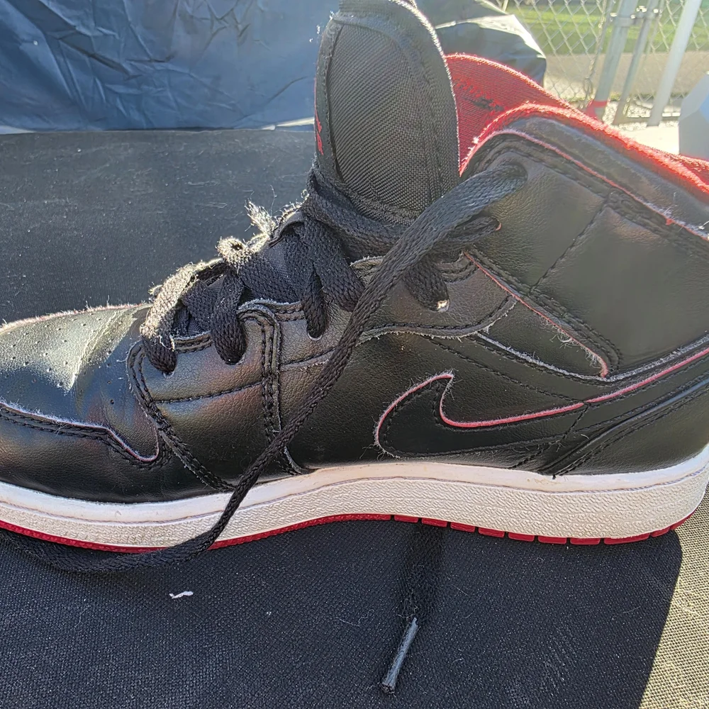 Black and Red High-Top Sneakers - Picture 5 of 10